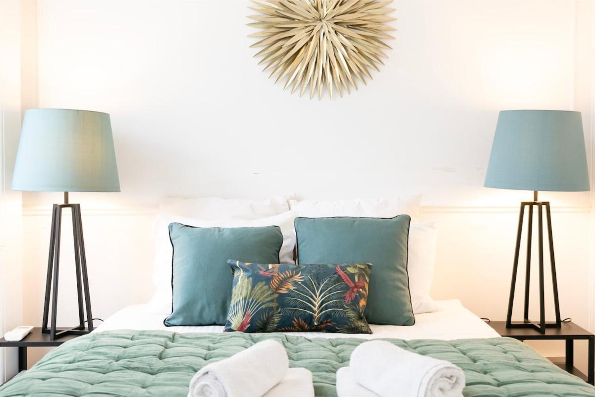 Exquisite 2bdr Flat With Balcony In Lisbon's Heart Apartamento Lisboa