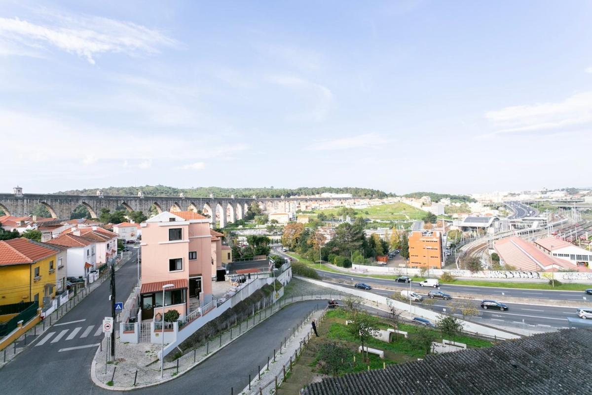 Apartamento Exquisite 2bdr Flat With Balcony In Lisbon's Heart Lisboa