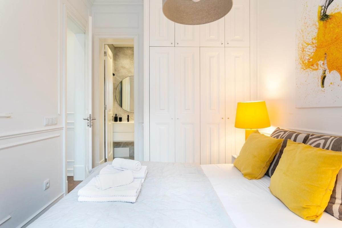 Exquisite 2bdr Flat With Balcony In Lisbon's Heart Apartamento Lisboa