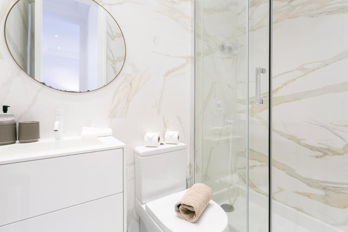 Exquisite 2bdr Flat With Balcony In Lisbon's Heart * Lisboa