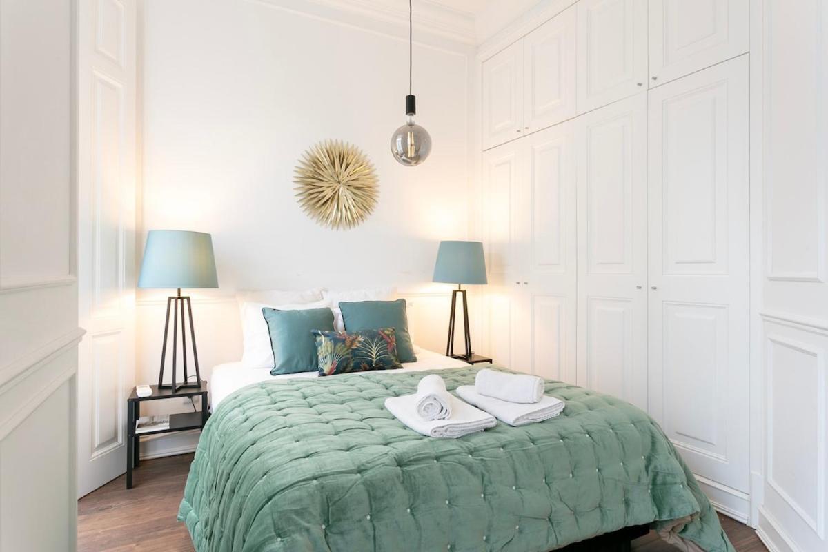 Exquisite 2bdr Flat With Balcony In Lisbon's Heart Apartamento